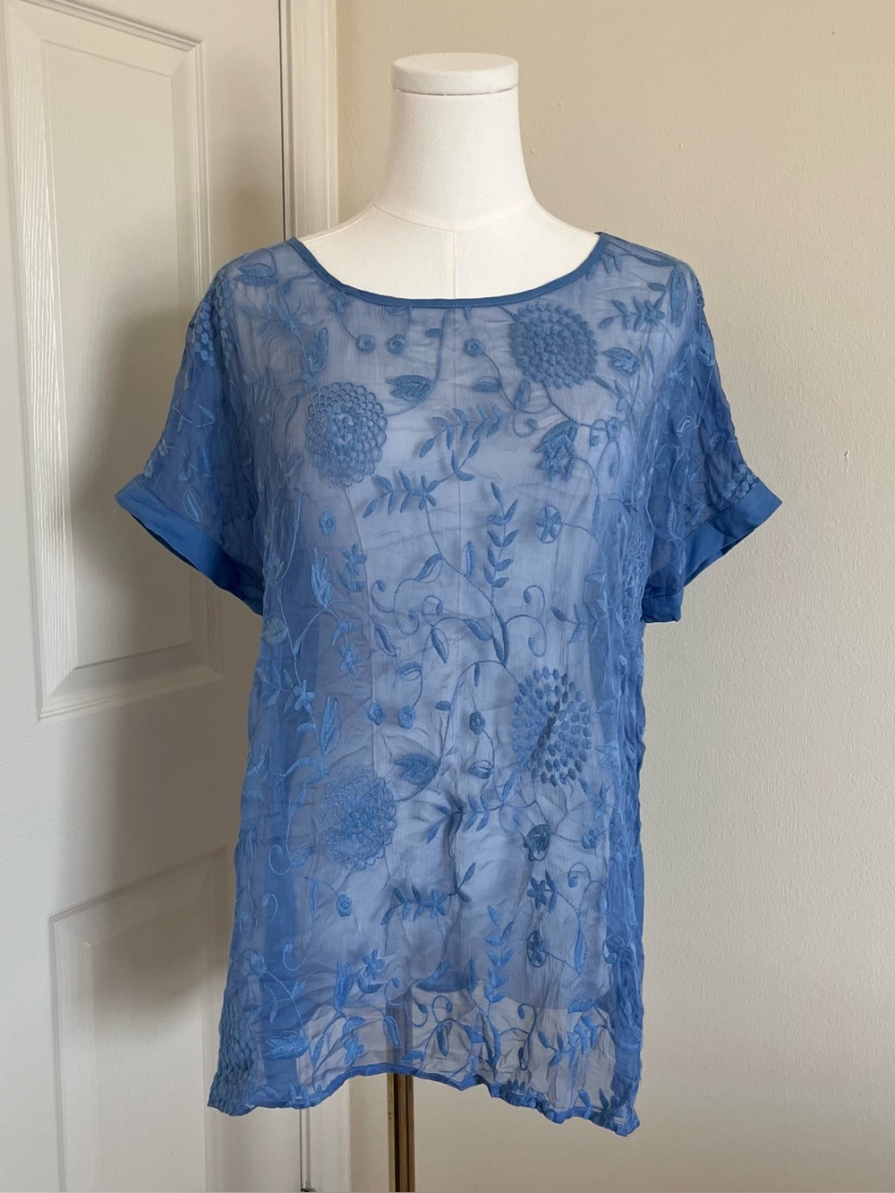Sundance 100% Silk Blue Sheer Floral Embroidered Blouse Womens Size S Summer